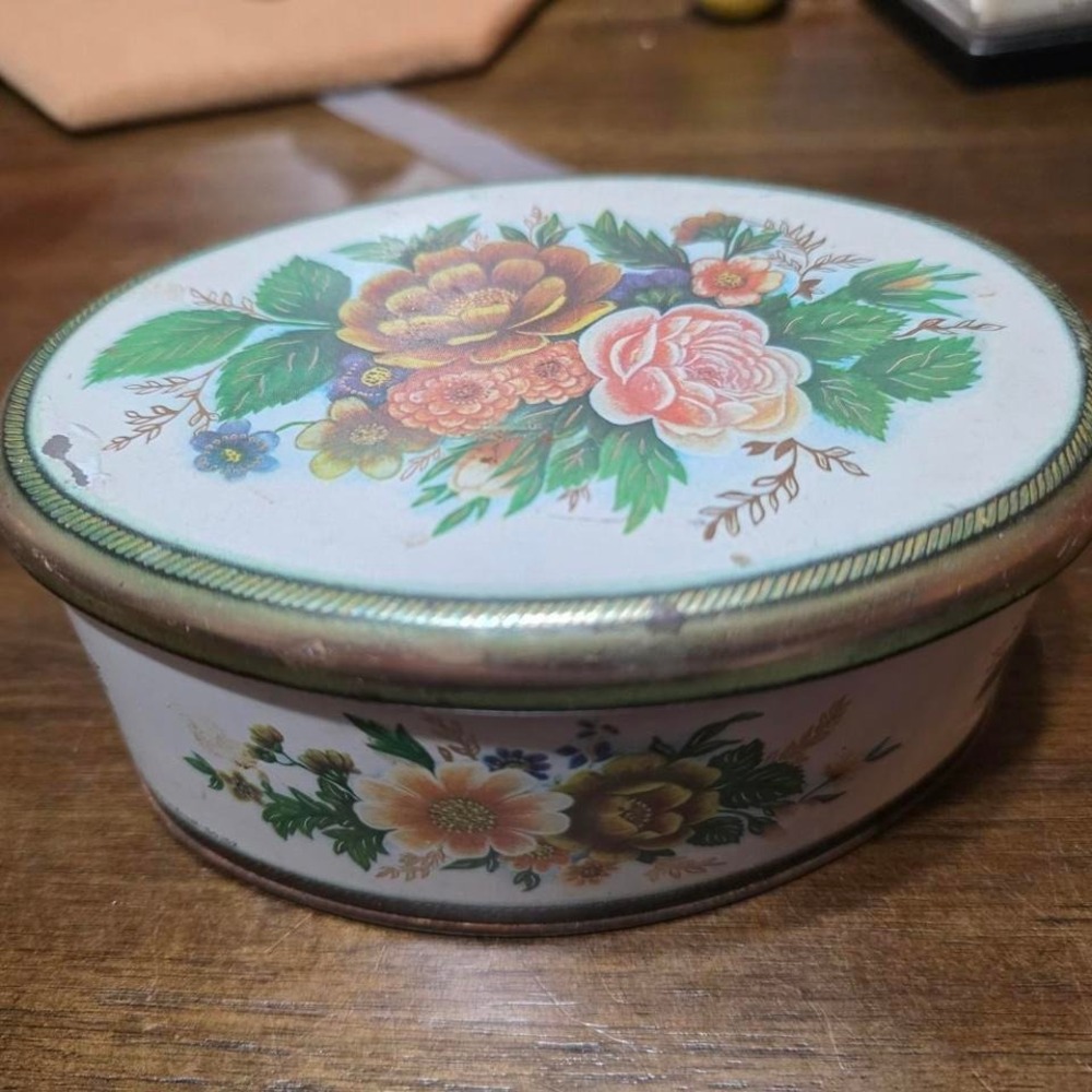 Vintage‎ Floral Tin